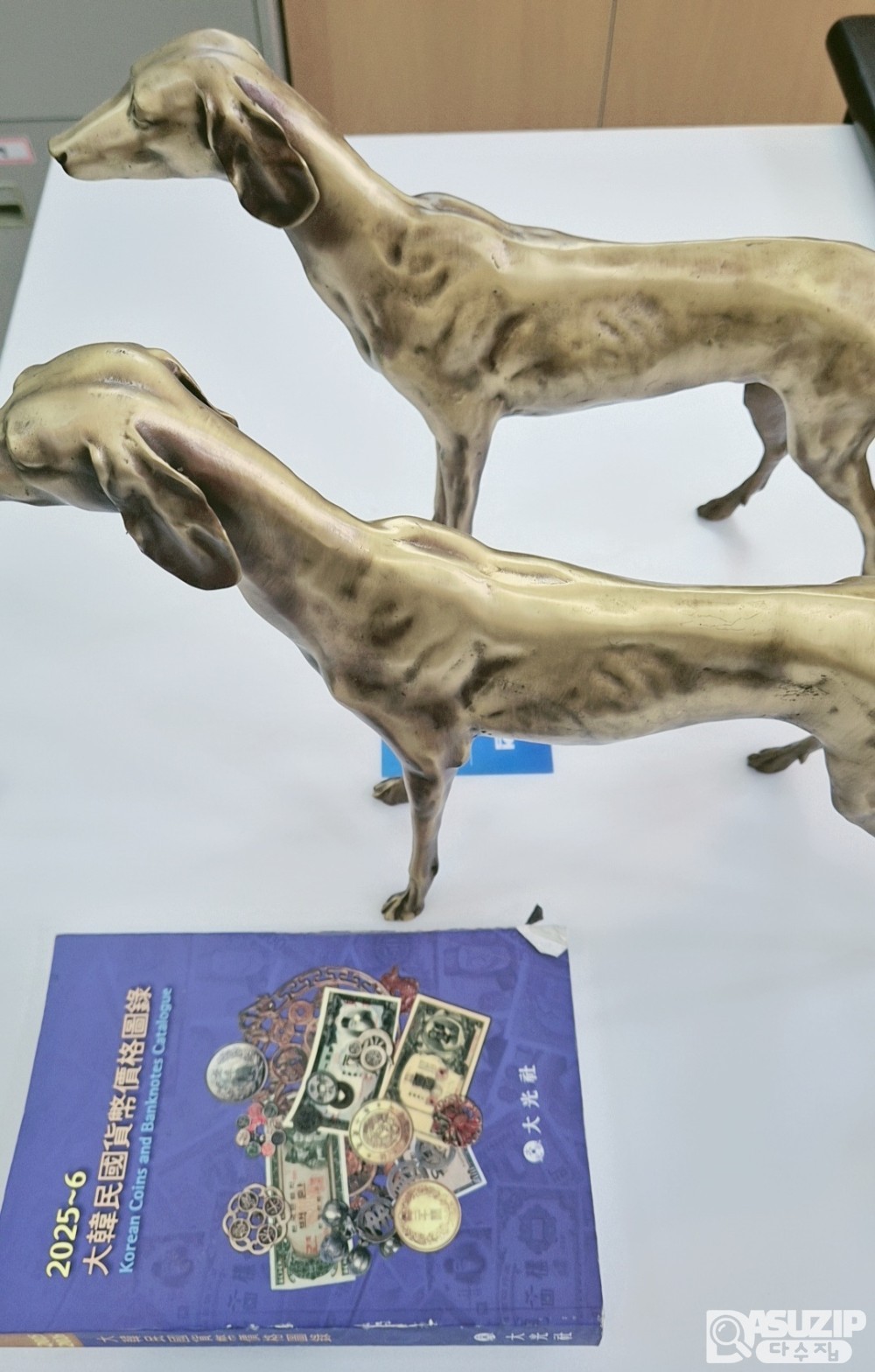 브론즈 : 그레이하운드 한쌍 크기: 40cm, 27cm A급