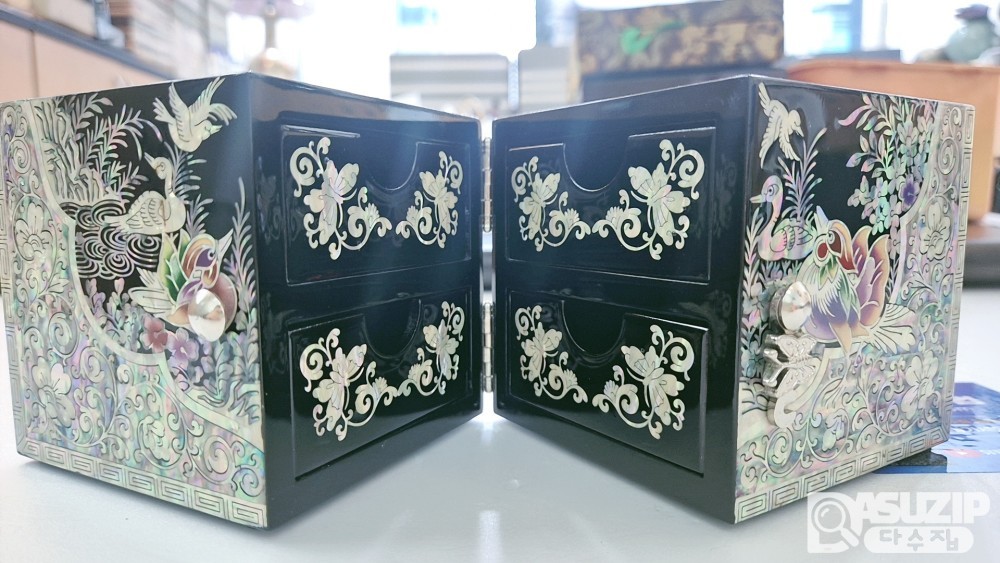 명인 작품: 자개 보석함. A급