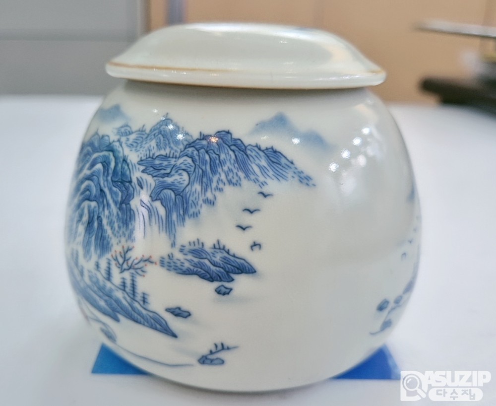 다기: 연대 있습니다. (약 70년이상된 골동품)