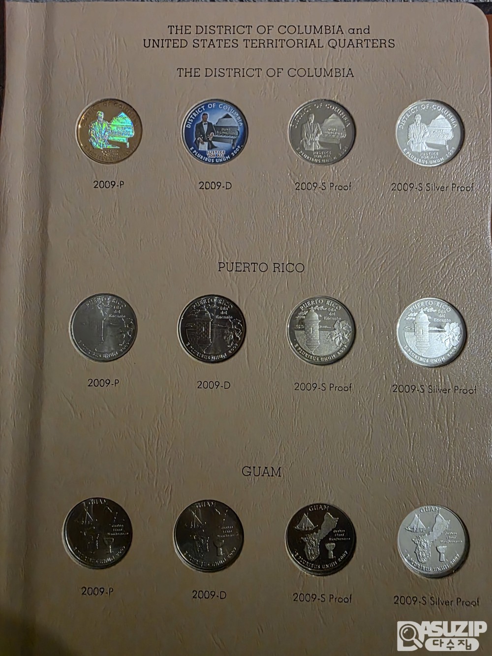 2009년 발행된 '워싱턴 쿼터 D.C. 및 미국령 영토 프로그램(District of Columbia and U.S. Territories Quarters)' 시리즈입니다. 이 시리즈는 50개 주 쿼터 발행 이후 1년 동안만 한시적으로 발행된 특별 세트