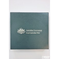 2013년 호주 왕립 조폐국 발행 50센트 뱀의 해 14각형 호주지도 모양의 아크릴 , 일련번호 존재